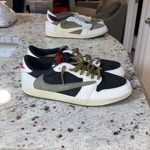 Travis Scott Men's Black, White, and Olive Sneakers